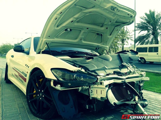 Maserati "nát bét đầu" sau tai nạn liên hoàn ảnh 3 Maserati "nát bét đầu" sau tai nạn liên hoàn ảnh 3